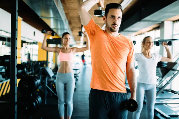 Egészséges Fitnesz Edzőteremben Csoport — Stock Fotó