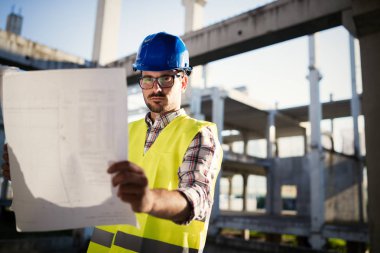 Planı ile iş sitede inşaat ustabaşı