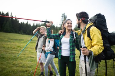 Trek Hiking grup hedef deneyim sırt çantası yaşam tarzı kavramı