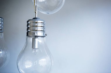 Ampul overthinking kavramı temsil eden görüntü kadar kapatın