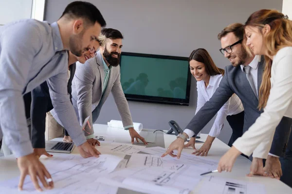 Grupp Affärsmän Som Samarbetar Projekt Kontoret — Stockfoto