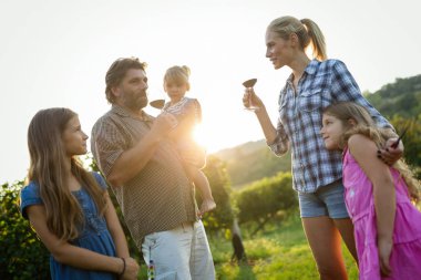 Winemaker ailenin bir arada bağ içinde