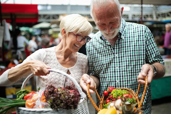 Nur Das Beste Obst Und Gemüse Schönes Senioren Paar Kauft — Stockfoto