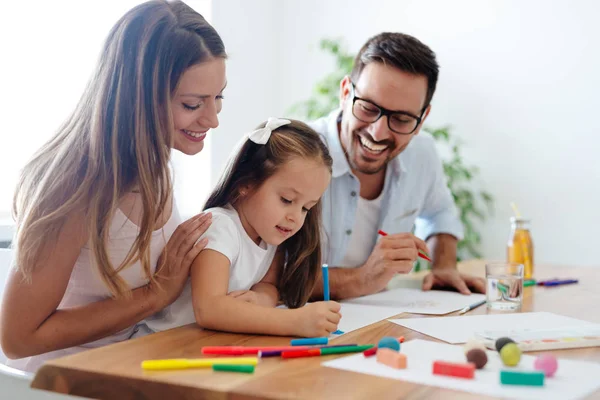 Gelukkige Familie Uitgaven Leuke Tijd Samen Thuis — Stockfoto