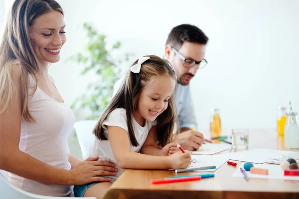 Gelukkige Familie Uitgaven Leuke Tijd Samen Thuis — Stockfoto