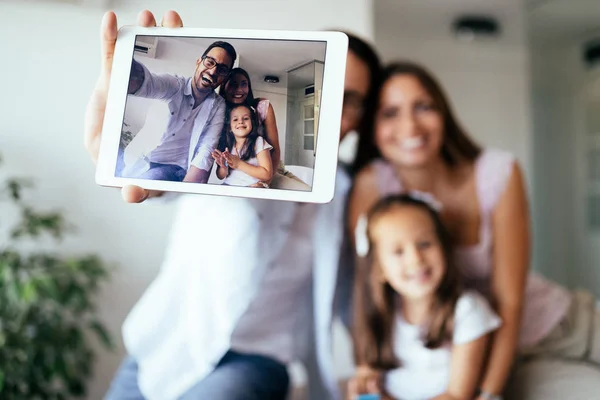 Mutlu Aile Eğleniyor Evde Vakit — Stok fotoğraf