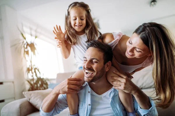 Gelukkige Familie Plezier Tijd Samen Thuis — Stockfoto