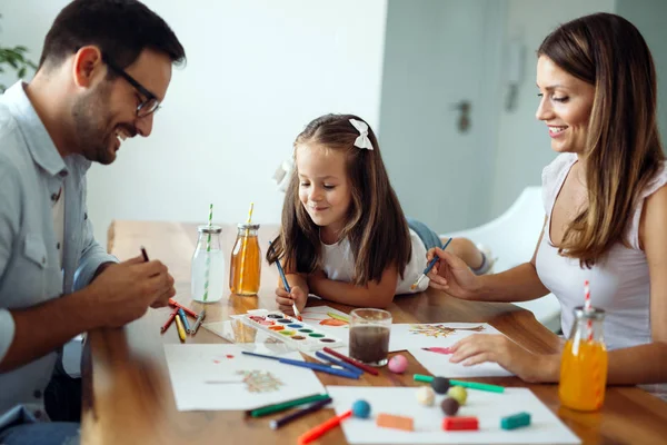 Familia Feliz Divirtiéndose Juntos Casa —  Fotos de Stock