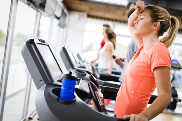 Pretty Girl Working Out Treadmill Gym Smiling — Stock Photo, Image