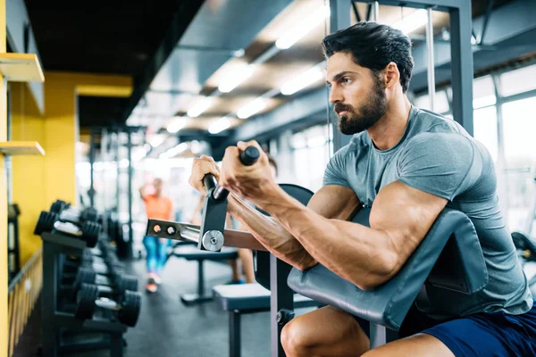 Bepaald Mannelijke Trainen Sportschool Die Gewichten Heffen — Stockfoto