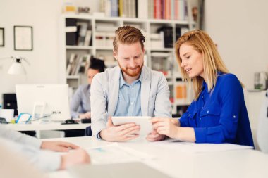 Şirketin başarılı genç ve güzel iş kadını CEO 'su.