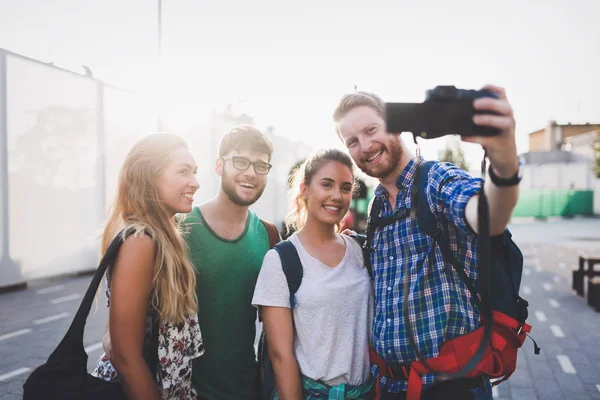 Gruppen Unga Resenärer Främmande Land — Stockfoto