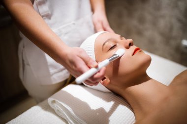 Cilt Bakımı ve masaj salon terapisinde temiz