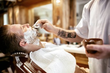 Retro tıraş Kuaför Salonu olarak köpük ile