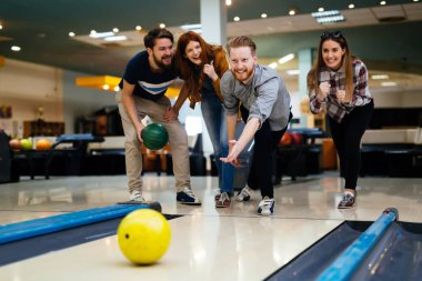 Bowling süre eğleniyor arkadaşlar