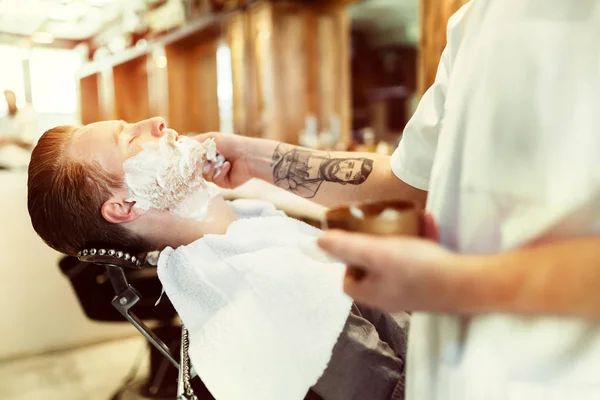 Afeitado Retro Con Espuma Peluquería — Foto de Stock