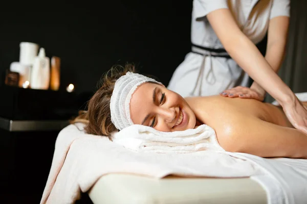 Massage Therapist Massaging Beautiful Brunette Spa — Stock Photo, Image