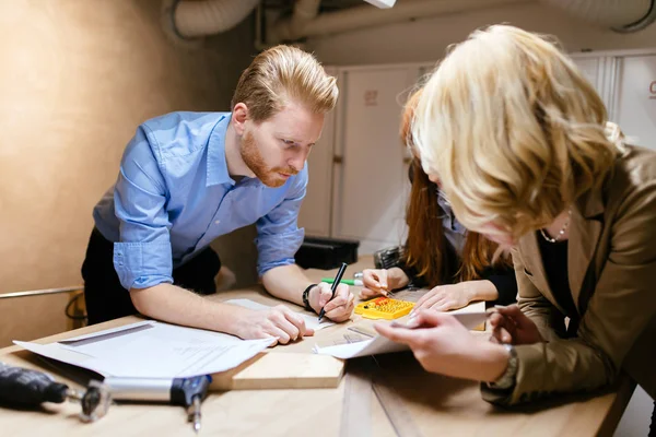 Teamet Arbetar Med Projekt Tillsammans Och Dela Idéer Workshop — Stockfoto