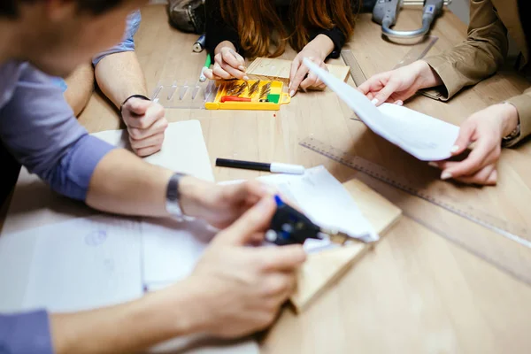 Grupo Diseñadores Trabajando Proyecto Taller — Foto de Stock