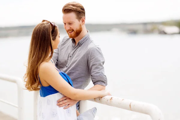 Linda Pareja Disfrutando Del Tiempo Pasado Juntos Aire Libre —  Fotos de Stock