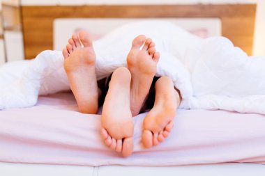 Hamile kadın baş ağrısı ile mücadele