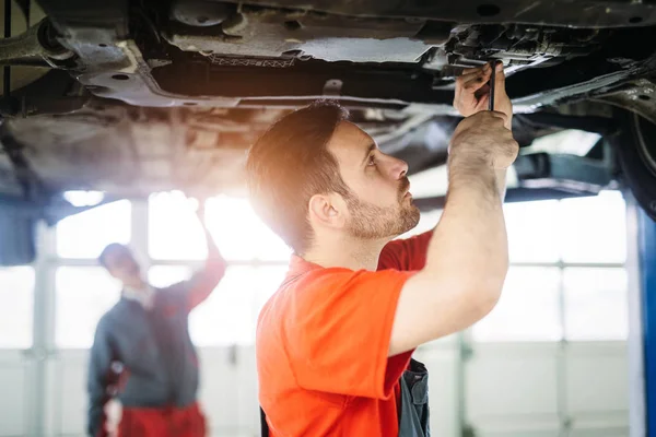 Car Mechanics Working Automotive Service Center Together — Stock Photo, Image