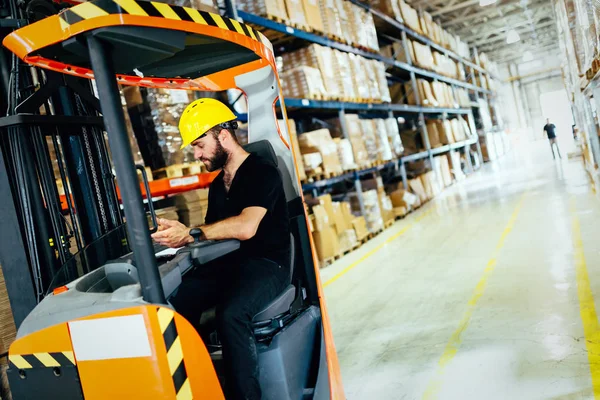 Logistics Man Working Warehouse — Stock Photo, Image