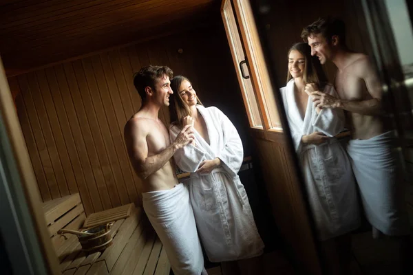 Hermosas Personas Albornoces Usando Sauna Balneario — Foto de Stock