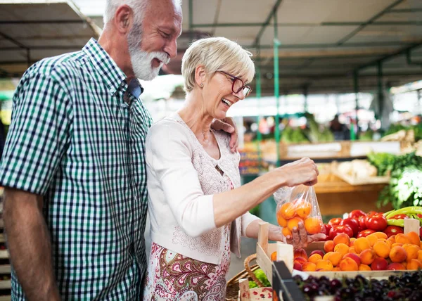 Cumpărături Alimente Vânzare Consumerism Conceptul Oameni Cuplu Fericit Senior Cumpărarea — Fotografie, imagine de stoc