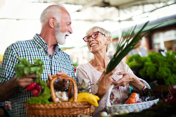 Nur Das Beste Obst Und Gemüse Schönes Senioren Paar Kauft — Stockfoto