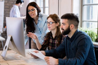 Office birlikte proje üzerinde çalışmaya Genç Mimarlar