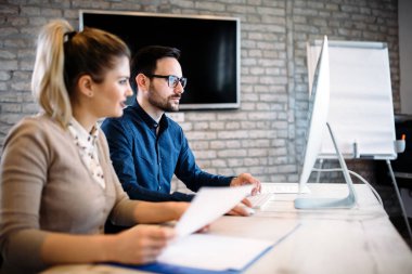 Office birlikte proje üzerinde çalışmaya Genç Mimarlar
