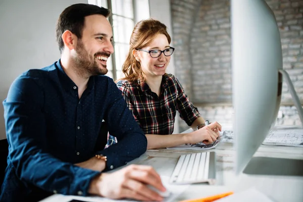 Unga Arkitekter Arbetar Projektet Office Grupp — Stockfoto