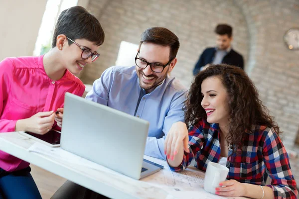 Empleados Empresa Que Trabajan Desarrollo Software Oficina Diseño — Foto de Stock