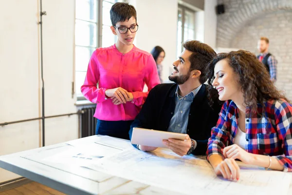 Gruppo Architetti Uomini Affari Che Lavorano Insieme Fanno Brainstorming — Foto Stock