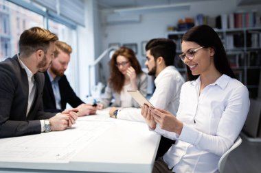 Toplantı genç başarılı mimar kadın portresi