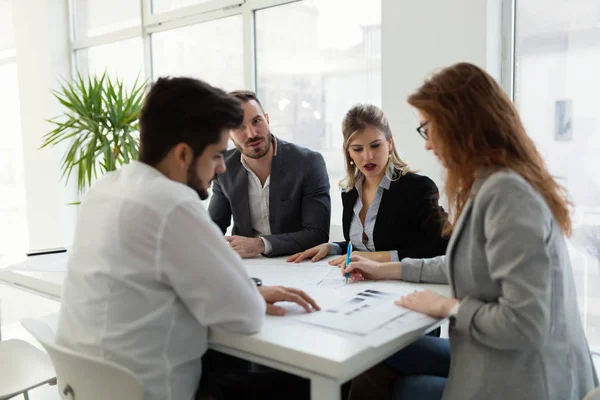 Gruppo Giovani Architetti Che Lavorano Insieme Progetto — Foto Stock