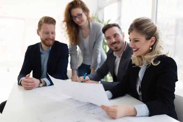 Gruppo Giovani Architetti Impegnati Incontro Affari — Foto Stock