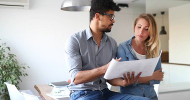 İş arkadaşları ve projede birlikte ofiste çalışan mimarlar