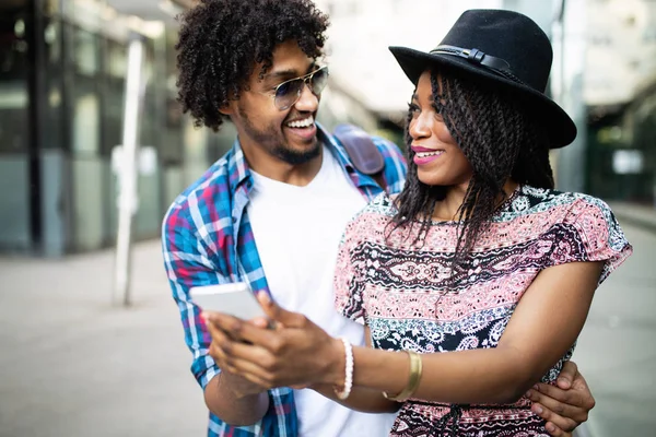 Hora Verano Hermosa Pareja Africana Joven Citas Sonriendo Estilo Vida —  Fotos de Stock