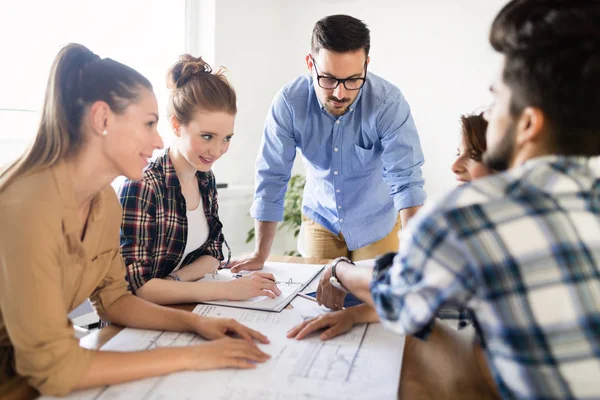 Grupo Arquitectos Diseñadores Trabajando Juntos Colaborando Proyecto — Foto de Stock