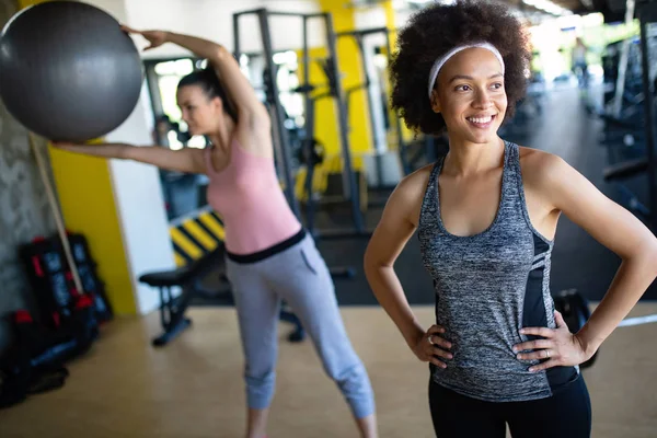 Ungdomar Som Tränar Gym — Stockfoto