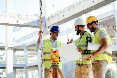 İnşaat Mühendisleri birlikte site oluşturma çalışma portresi