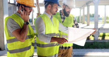 İnşaat Mühendisleri birlikte site oluşturma çalışma portresi