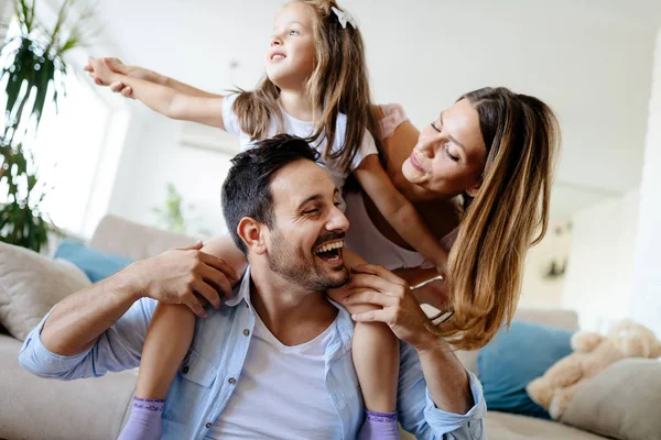 Gelukkige Familie Plezier Keer Samen Thuis — Stockfoto