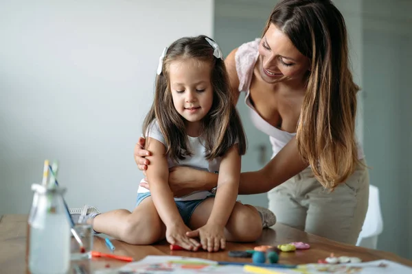 Familia Feliz Divirtiéndose Juntos Casa — Foto de Stock