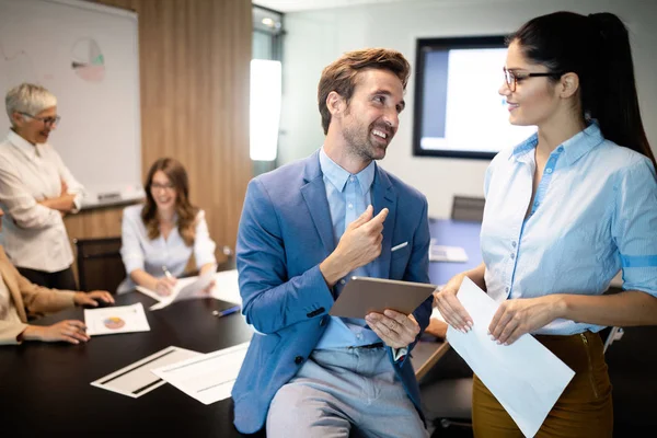 Gente Negocios Trabaja Conferencia Reunión Oficina Moderna — Foto de Stock