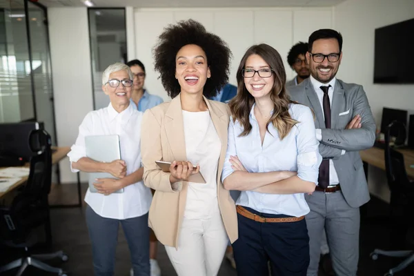 Grupp Framgångsrika Glada Affärsmän Jobbet — Stockfoto