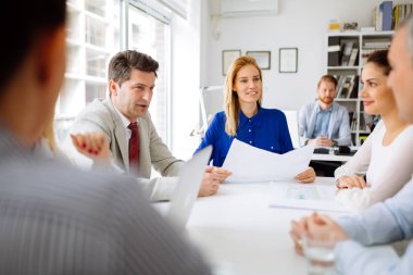 İş adamları ve gelecek için planlama mimarlar