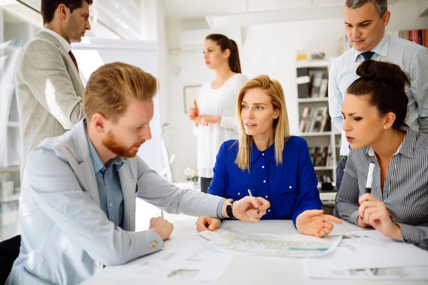 Erfolgreiche Junge Schöne Geschäftsfrau Ceo Des Unternehmens — Stockfoto